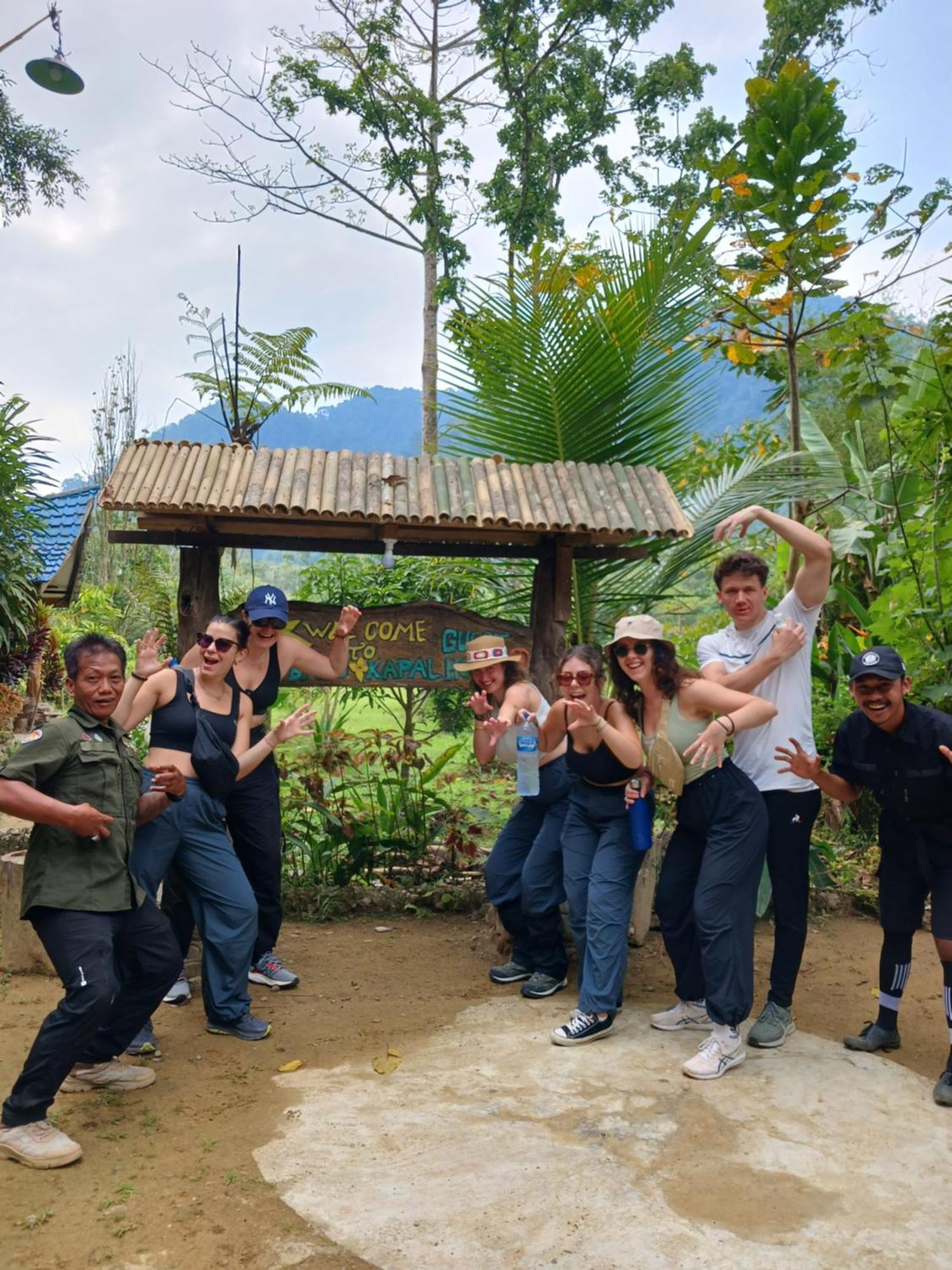 Batu Kapal Guest House & Jungle Trekking Bukit Lawang Dış mekan fotoğraf