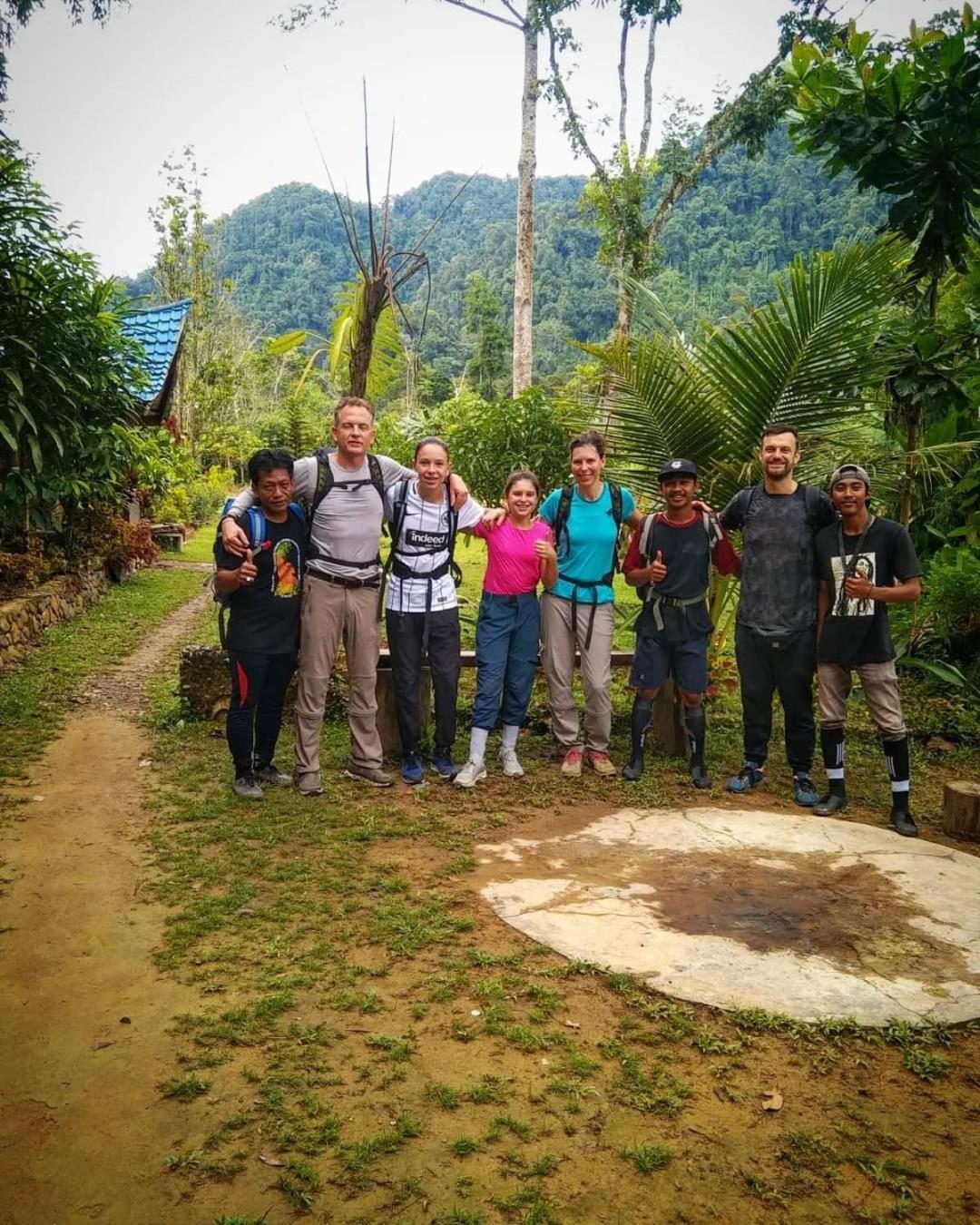 Batu Kapal Guest House & Jungle Trekking Bukit Lawang Dış mekan fotoğraf