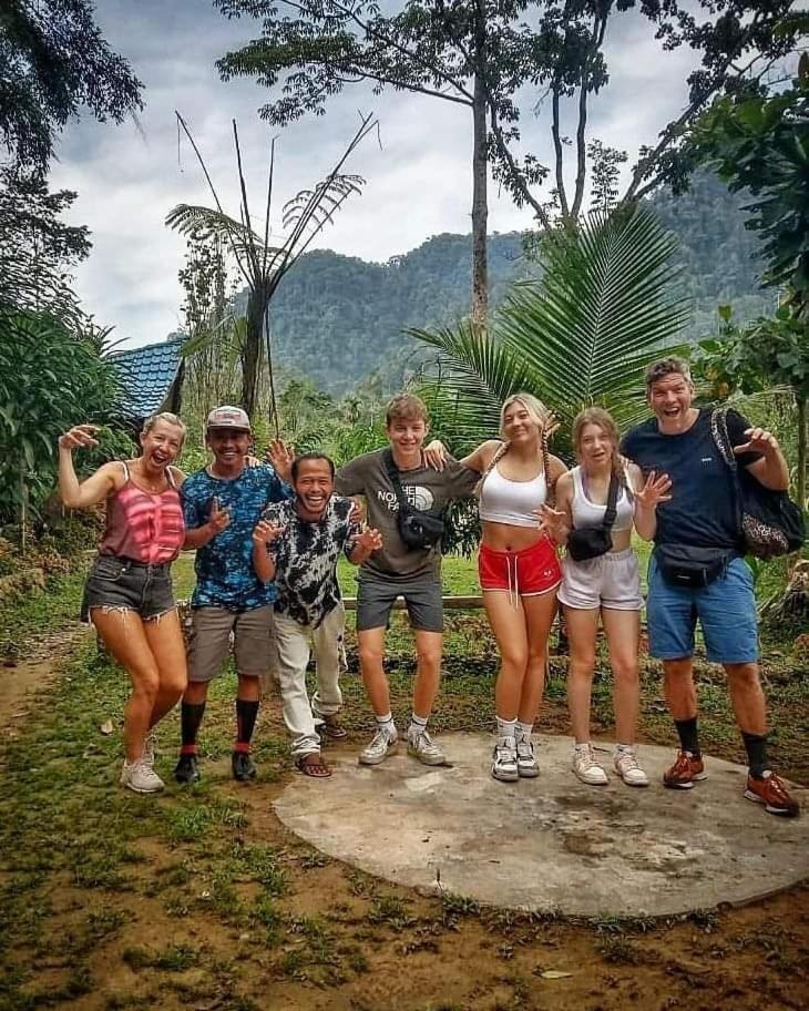 Batu Kapal Guest House & Jungle Trekking Bukit Lawang Dış mekan fotoğraf