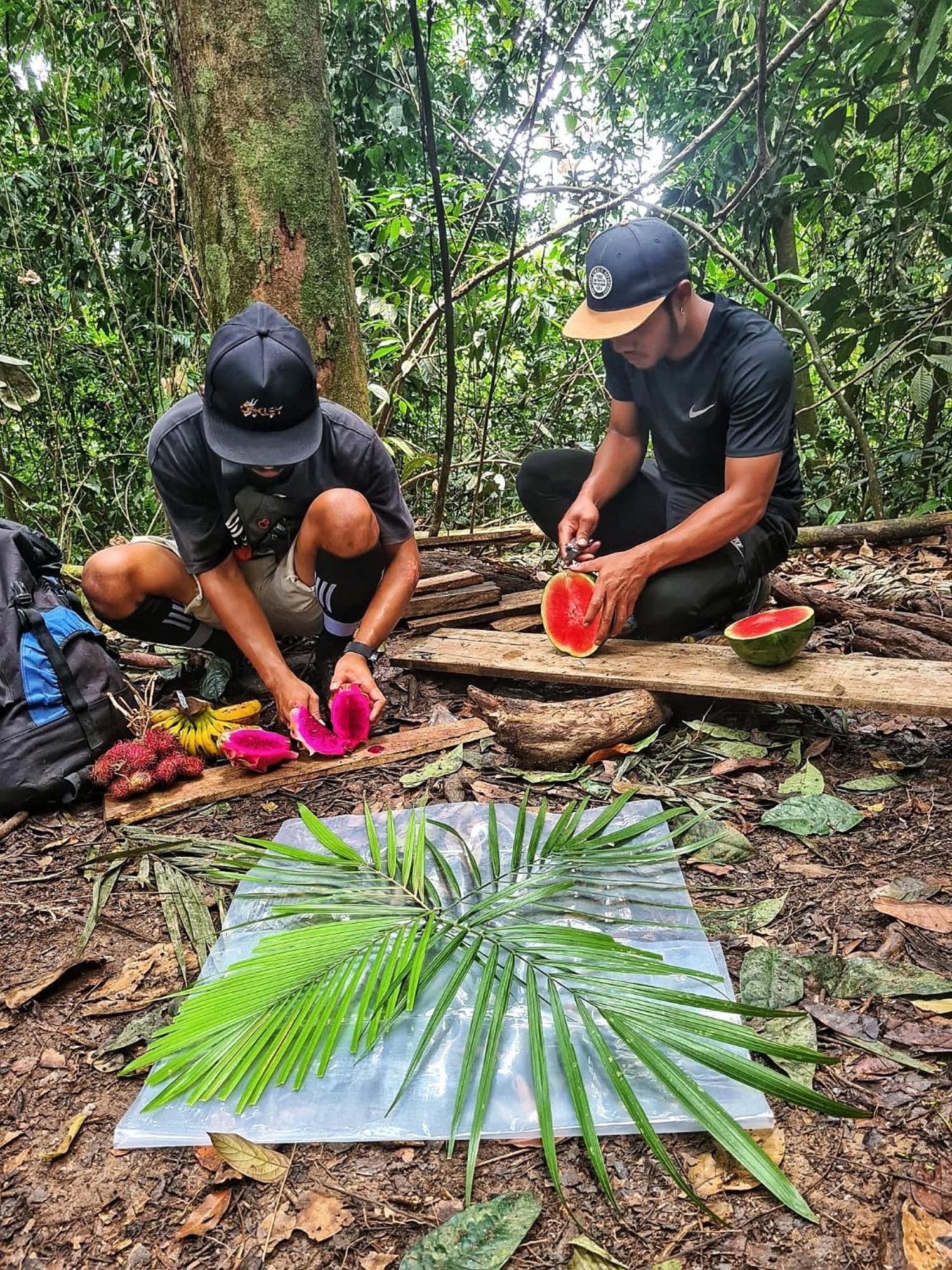Batu Kapal Guest House & Jungle Trekking Bukit Lawang Dış mekan fotoğraf