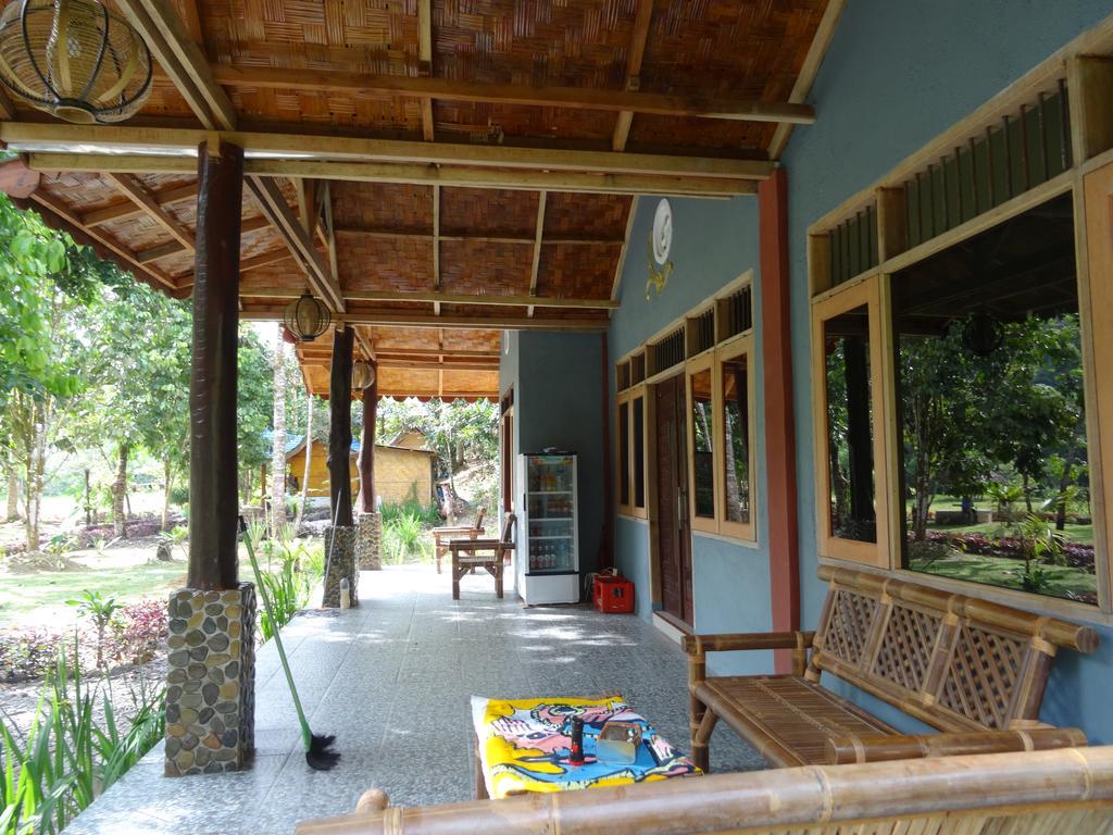 Batu Kapal Guest House & Jungle Trekking Bukit Lawang Dış mekan fotoğraf